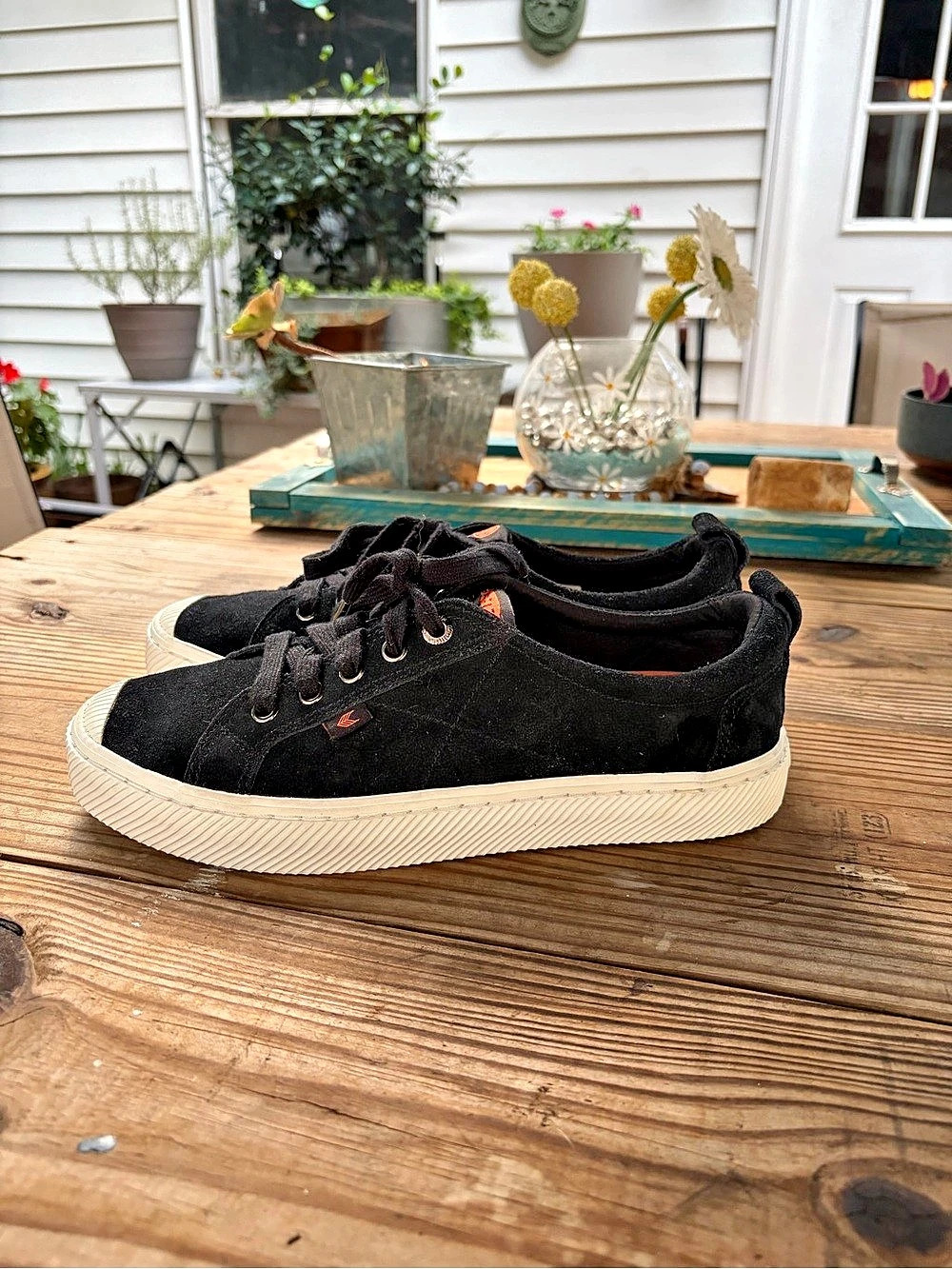 Cariuma x Deus Ex Machina Women’s 9 Black Suede Low Top Sneakers EU 40